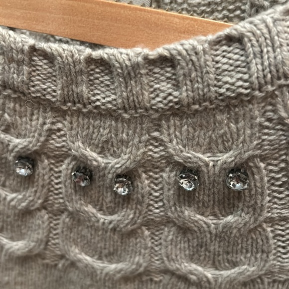 Light grey diamond studs  all around neck line soft sweater - Picture 2 of 3